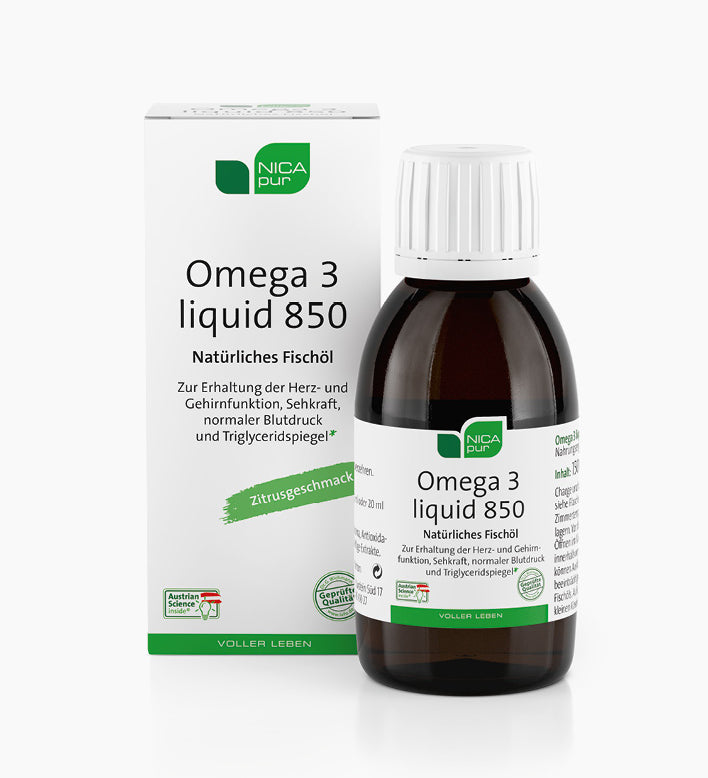 Omega 3 Liquid 850 Nahrungsergänzungsmittel Flasche neben weißer Produktverpackung